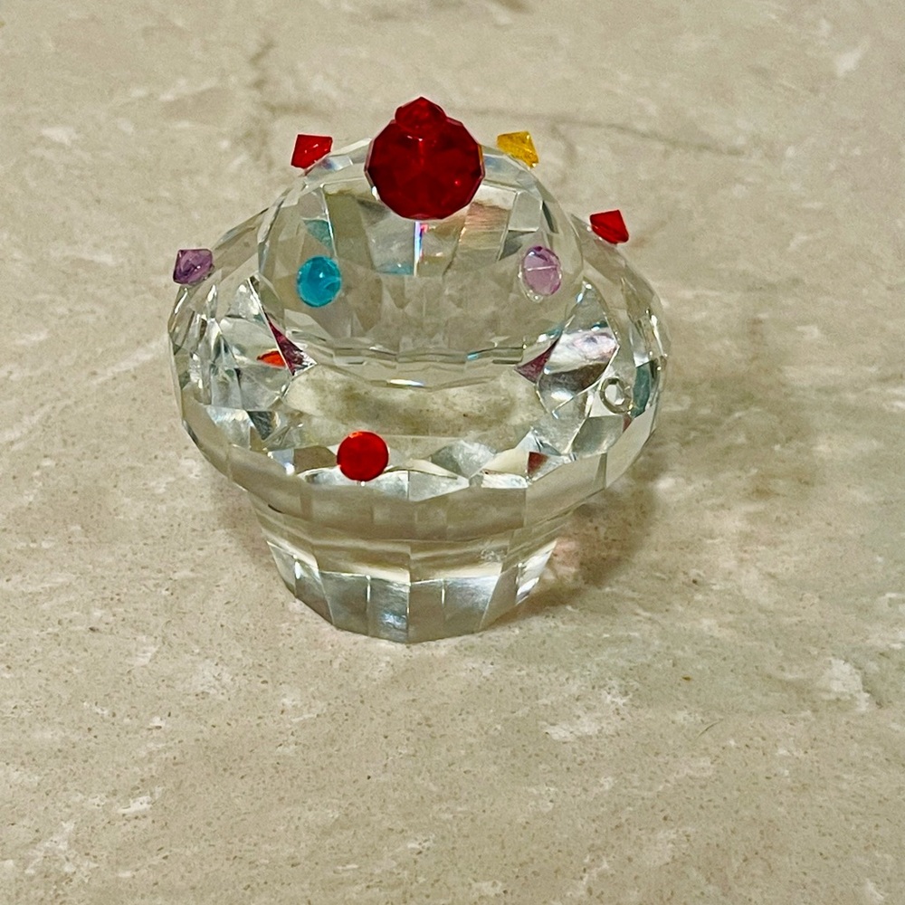 NEW Mini cupcake clear glass, beautiful, decorated with sprinkles great gift!
